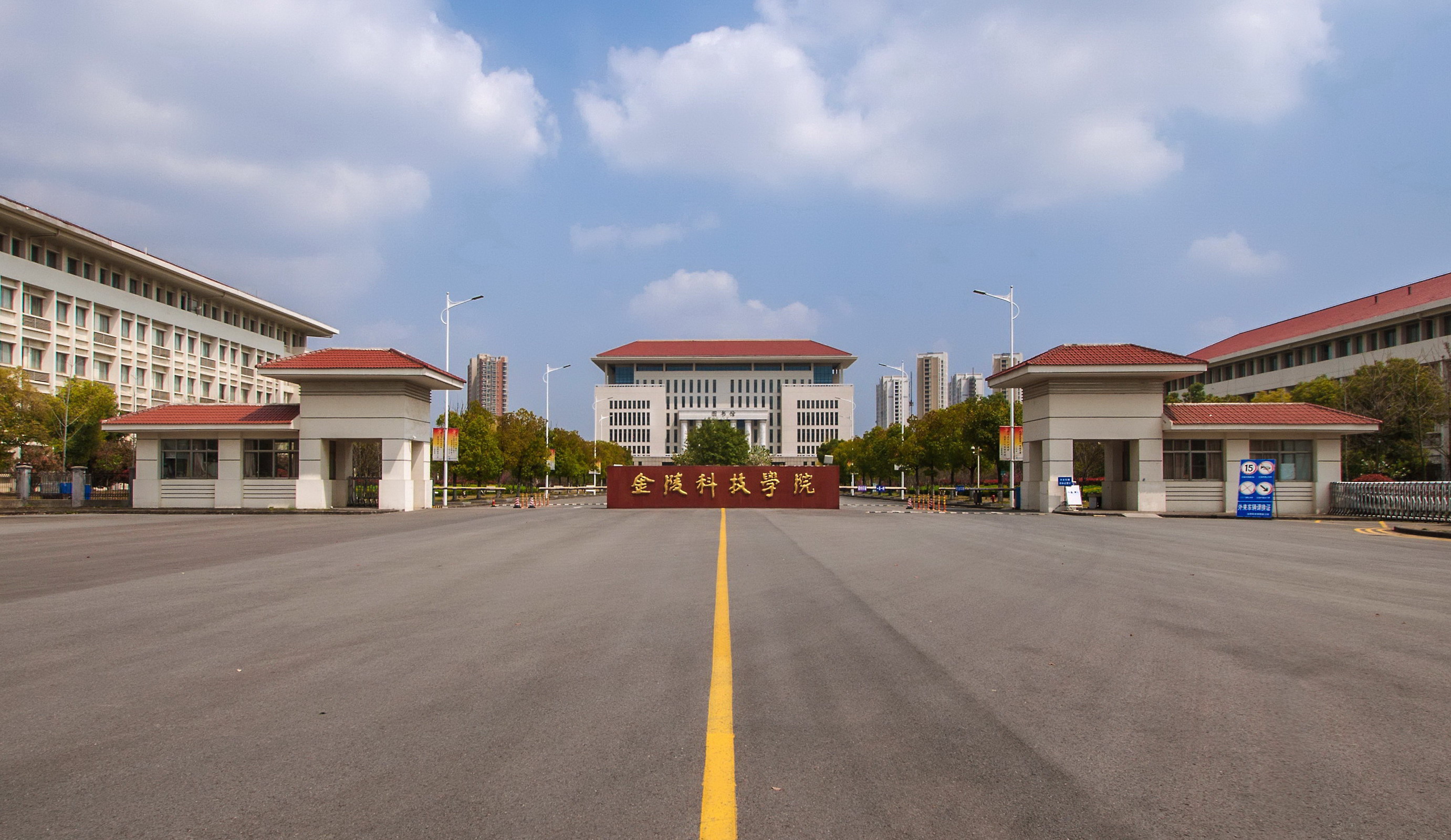 江宁校区西门